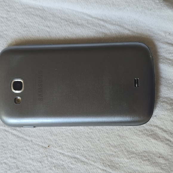 Samsung‎ Smartphone 4G LTE  in Sleek Gray - Picture 2 of 6